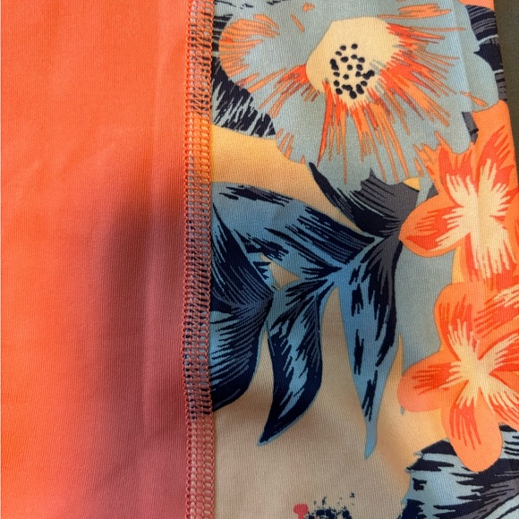 Women’s Zippered Rip Curl Rash Guard - Picture 4 of 5